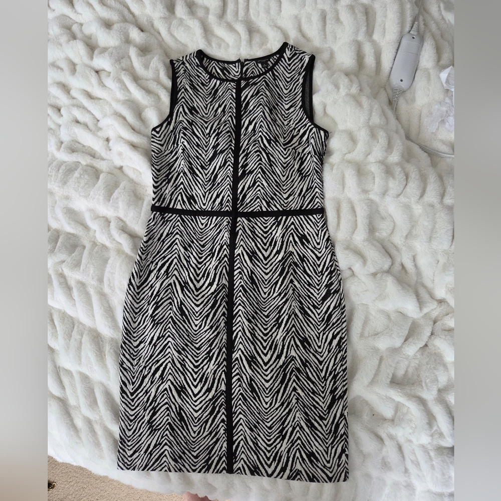 NEW NEVER WORN. Ann Taylor Knit Zebra Print Midi Dress, SZ 6.